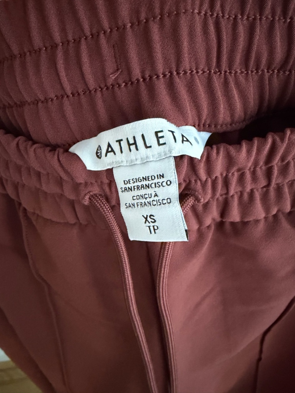 NWT Athleta Endeavor High Rise Relaxed Pants Cherrywood Size XS - Picture 9 of 10